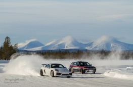 To faste festivalløver i pen sladd med Sølen bak. Roy Hansen og Finn Arne Sivertsen er alltid på plass, alltid i godt humør og behersker kunsten å kjøre på is!